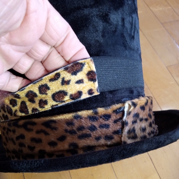 Witch doctor Voodoo top hat leopard print skull bones and feather details - Picture 8 of 11